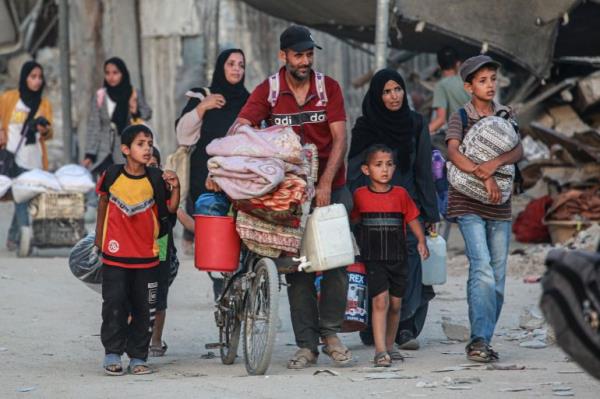 Displaced Palestinians leave an area in east Khan Younis