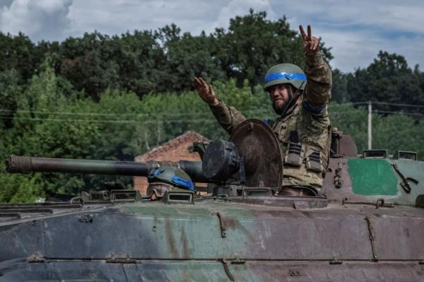 Ukrainian servicemen ride a BMP-1 infantry fighting vehicle, amid Russia's attack on Ukraine, near the Russian border in Sumy region, Ukraine August 10, 2024. REUTERS/Viacheslav Ratynskyi