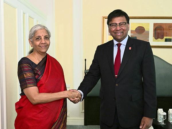 FM Nirmala Sitharaman在与新加坡举行部长级圆桌会议之前会见了前FATF主席T Raja Kumar